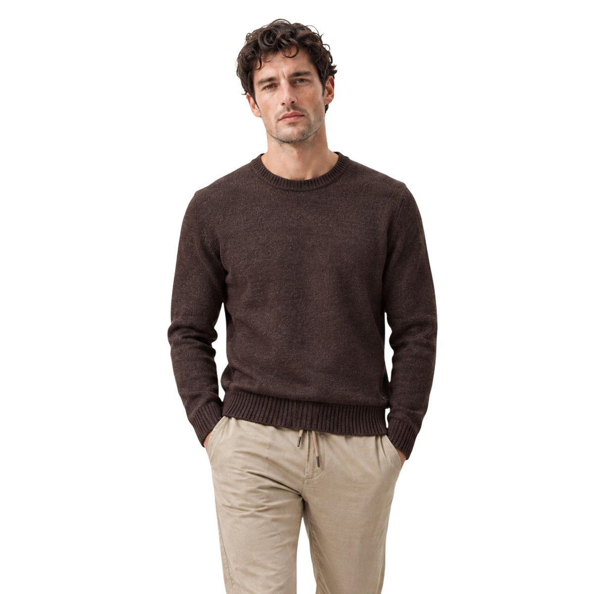 Maglione marrone melange uomo Gianni Lupo GL535S-F26. Pullover girocollo mezza stagione in maglia morbida con finiture a coste e logo metallico.