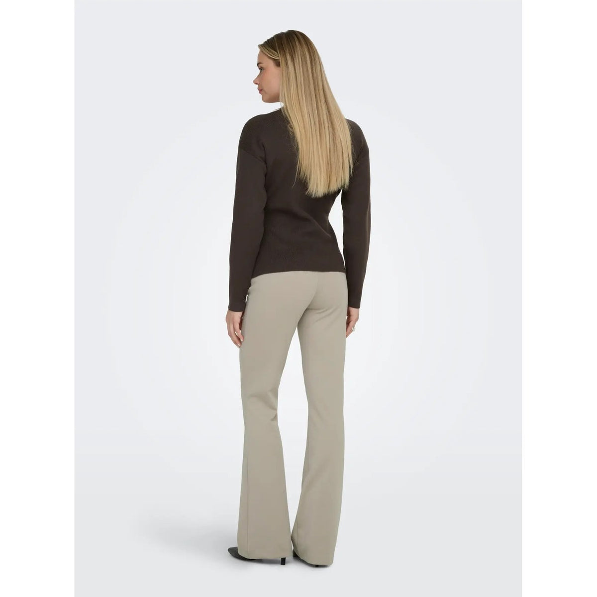 Cardigan in maglia piatta da donna Only codice 15370435 con maniche voluminose, scollo paricollo e chiusura a bottoni nei colori marrone Chocolate Torte, blu Night Sky e grigio Light Grey Melange.
