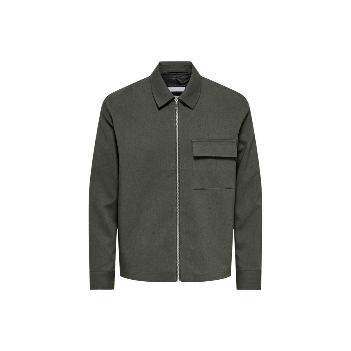 Overshirt giacca camicia verde uomo Only & Sons 22038673. Giacca leggera casual in poliestere, viscosa ed elastan con collo camicia, cerniera frontale e tasca pettorale.