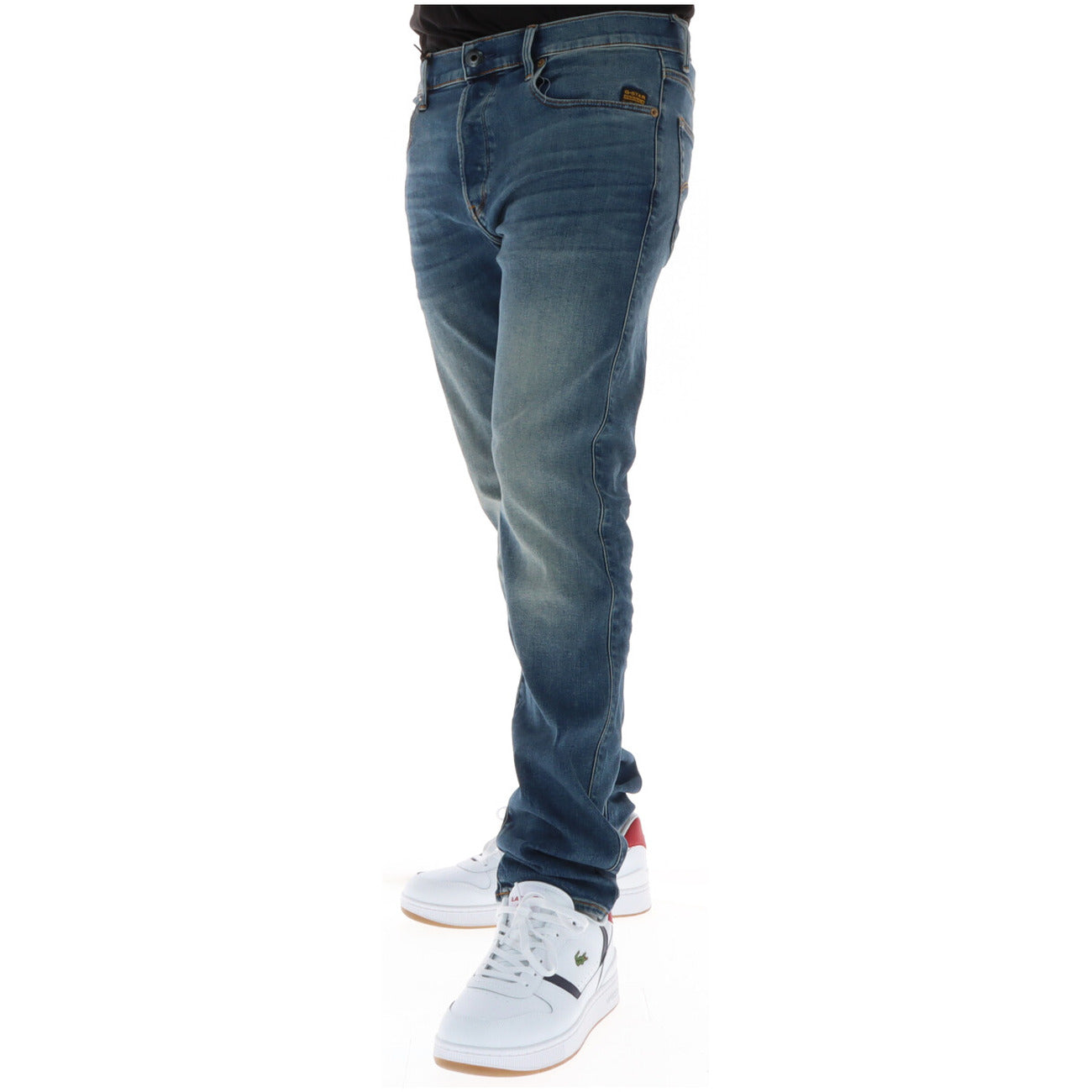 G-Star 3301 Regular Blu; effetto consumato, 5 tasche, chiusura a bottoni. Denim multi-fibra elastico per il massimo comfort quotidiano.