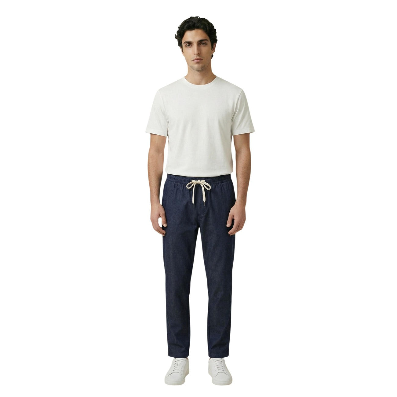 Gianni Lupo Pantaloni Regular blu scuro GN21823; 100% Lyocell traspirante, vita con coulisse e dettagli minimal. Freschezza e comfort superiore per la primavera-estate. Vista frontale Figura intera 
