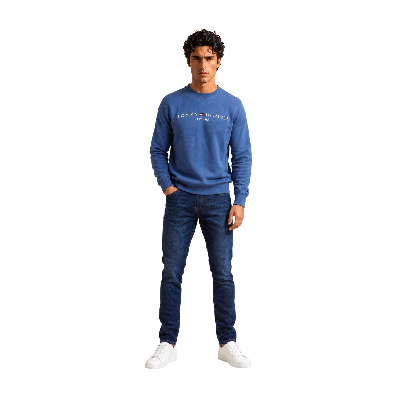 Felpa Tommy Hilfiger uomo girocollo blu Aegean Sea MW0MW11596. Felpa casual in cotone felpato con scollo tondo, finiture a coste, logo stampato sul petto e iconica bandierina sul polsino, abbigliamento uomo autunno inverno.