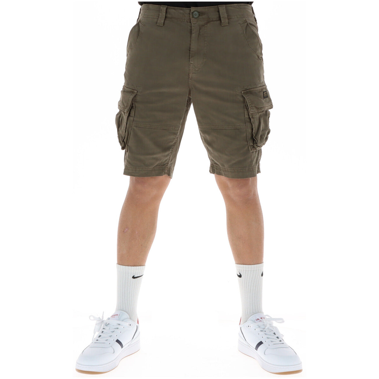 Superdry CORE Shorts verde; stile cargo, 97% cotone, tasche utility multiple. Pantaloncino monocromatico robusto e stretch. Vista frontale 