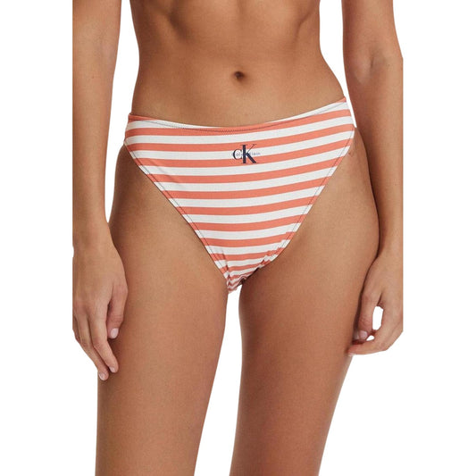 Bikini Arancione CK Jeans; High Leg. Top a fascia, spalline larghe, slip sgambato. Tessuto stretch riciclato, logo CK frontale, asciugatura rapida. Stile audace e sostenibile. Vista frontale 