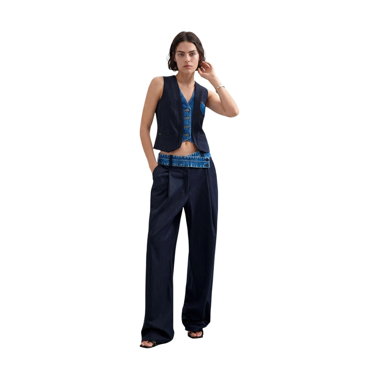 Pantaloni Desigual donna blu PANT LAILA. Pantaloni dritti in poliestere riciclato e viscosa, vita con passanti, chiusura con cerniera e bottone, abbigliamento donna autunno inverno.