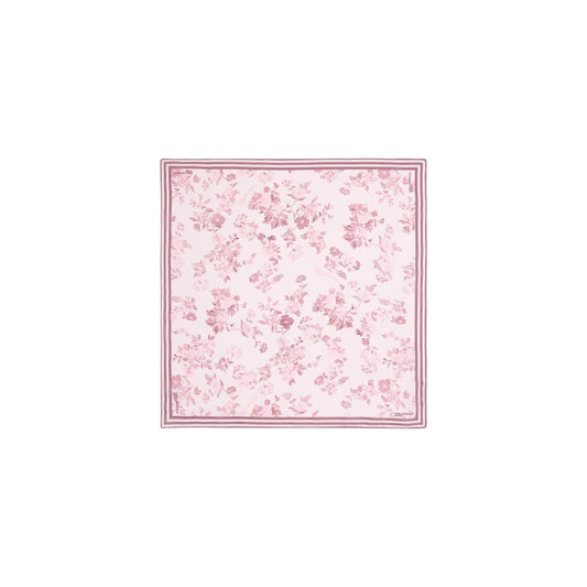 Foulard Fiori Karl Lagerfeld; 100% Poliestere. Stampa floreale, 55x55 cm, bordo a righe logato. Sciarpa quadrata leggera, resistente e versatile per la stagione PE26. Vista frontale 