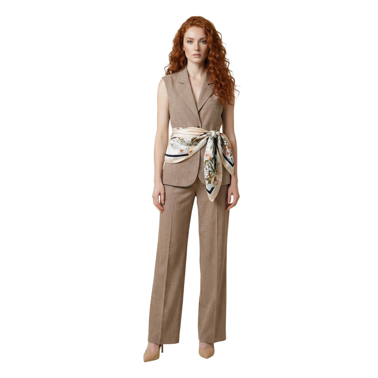 Liu Jo Pantalone Palazzo beige WA6167; misto viscosa antipiega, taglio a vita alta, gamba ampia e fluida. Comfort stretch e stile senza tempo. Vista frontale Figura intera 