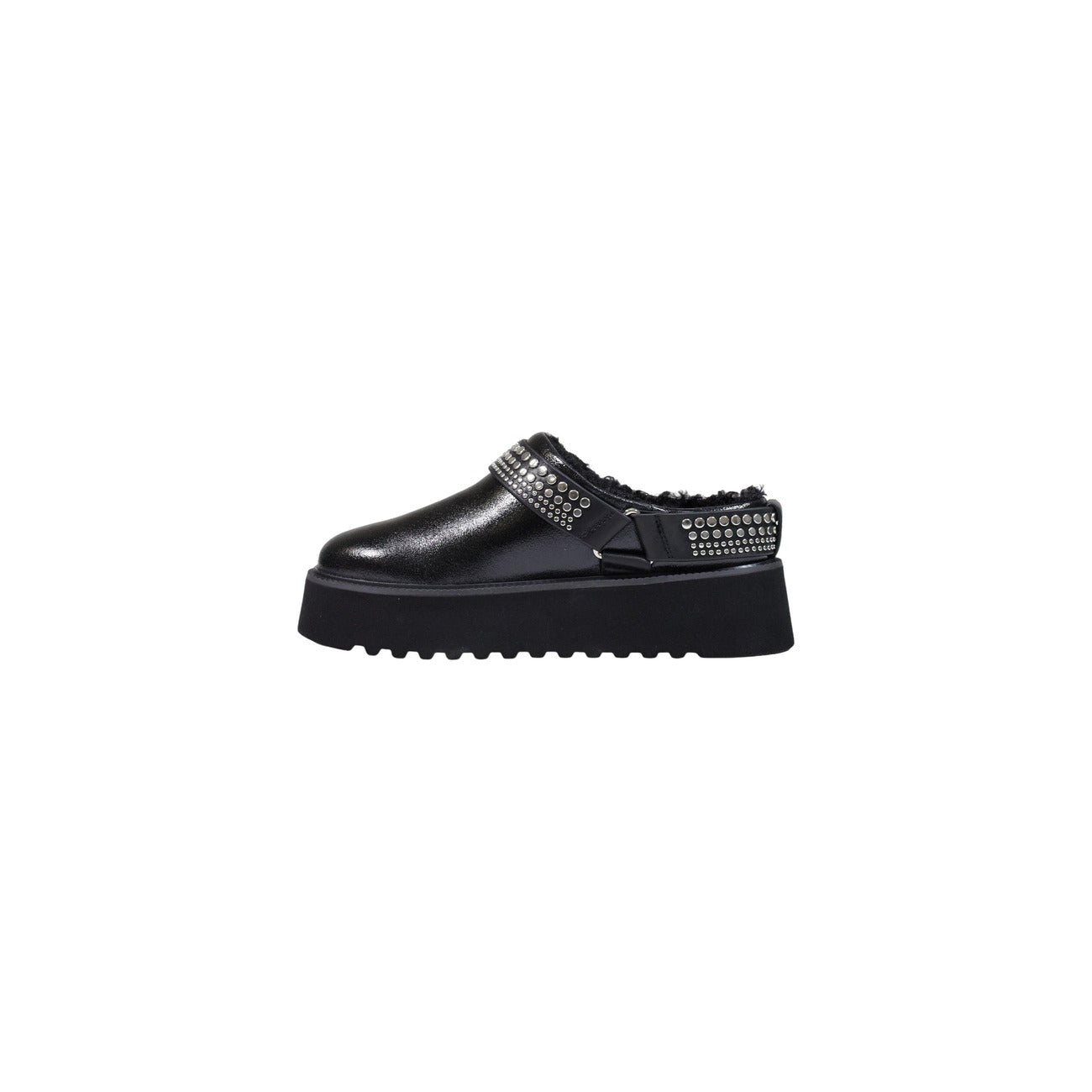 Stivaletti Pinko MARTINA 05 neri con borchie donna SD0573P001. Ankle boots in pelle nera con fascia con borchie argentate, suola zeppa alta 5 cm con fondo dentellato e leggera zeppa in EVA, scarpe invernali rock-chic da donna.