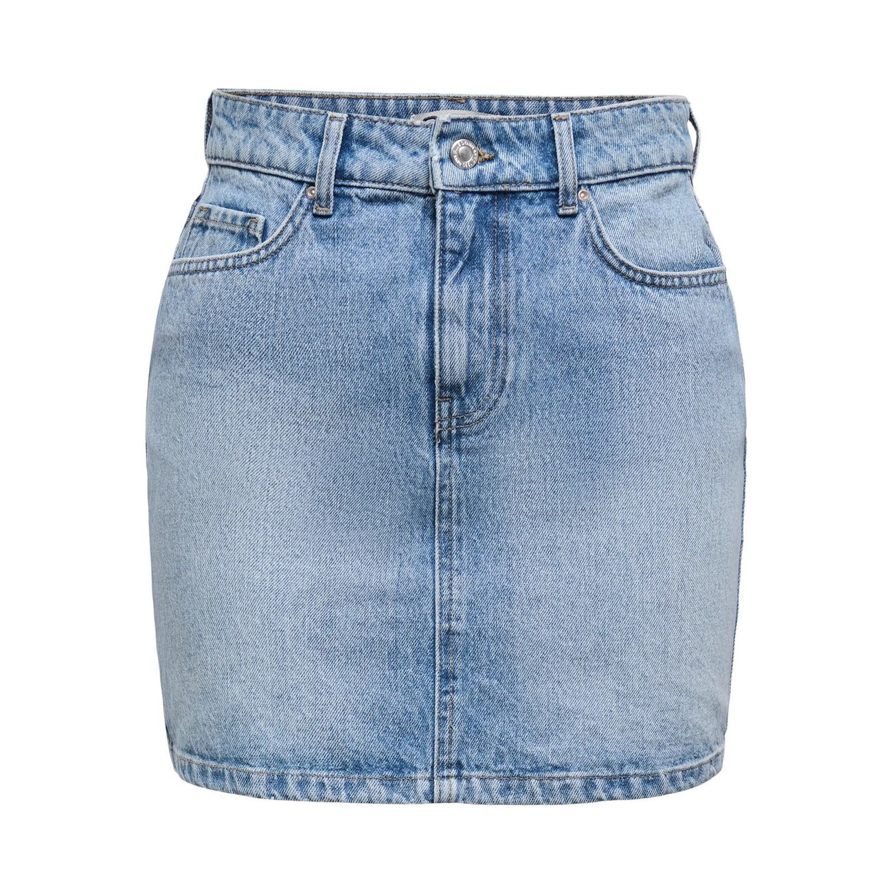 Gonna Corta Jeans Donna Blu Chiaro Only; Minigonna in puro cotone denim sostenibile con chiusura a bottoni e passanti per cintura. Cinque tasche, stile casual e intramontabile. Frontale stesa 