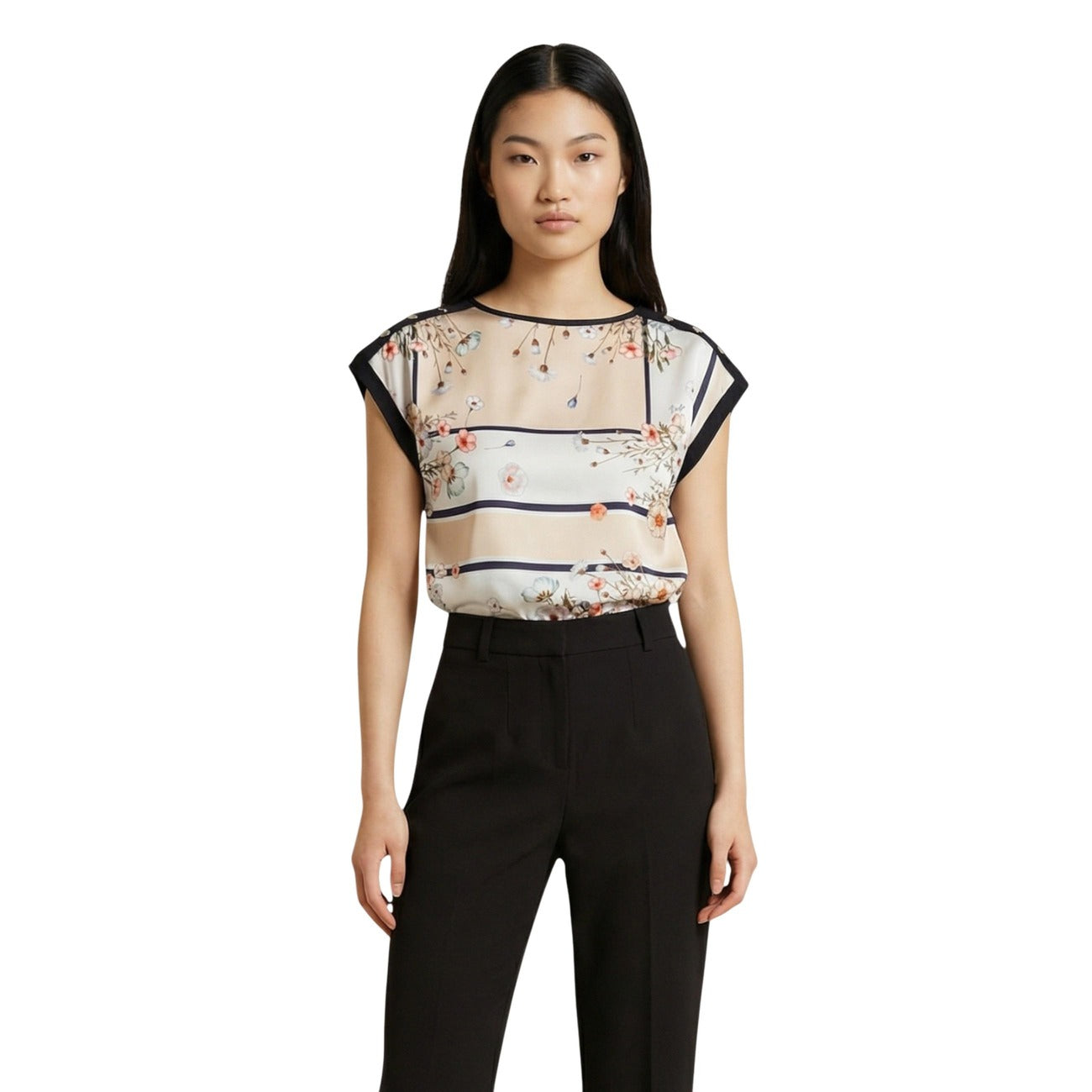 Blusa Liu Jo donna bianca e nera a righe floreale con maniche corte scollo rotondo 95% cotone 5% elastan - vista frontale indossata da modello
