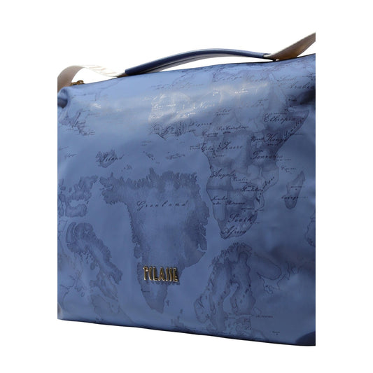 Maxi Borsa Geo Alviero Martini; 58% Poliestere, 42% Poliuretano. Tracolla regolabile, finitura idrorepellente, ampio vano interno. Borsa donna spaziosa, resistente e leggera per la PE26. Vista frontale colore azzurro blu  Dettaglio logo