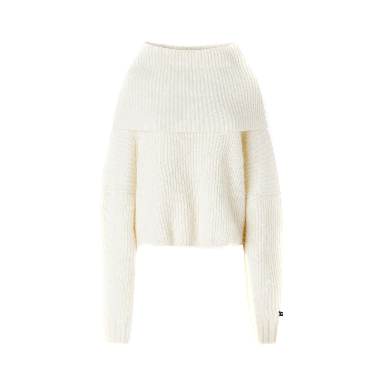 maglione bianco da donna, modello "Sphynx" di Pinko, realizzato in misto mohair lavorato a coste con un ampio collo sciallato e patch logo sulla manica. 
Vista frontale stesa 