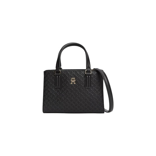 Borsa Tote Tommy Hilfiger Monogram; 100% Poliuretano. Doppio scomparto, chiusura magnetica, tracolla rimovibile. Finitura in rilievo con loghi TH. Capienza 1,5 l. Un accessorio iconico e versatile per ogni outfit. Colore nero vista frontale 