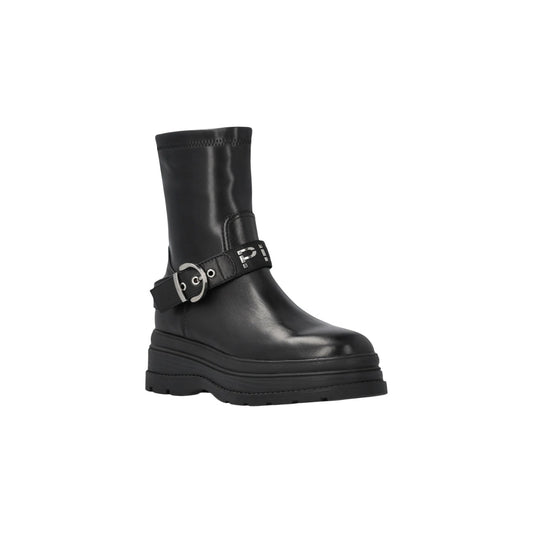 Stivaletti Pinko EVA 01 neri donna SD0605E007. Ankle boots in pelle nera con suola platform da 5 cm, cerniera zip laterale e cinturino con fibbia e logo metallico, scarpe invernali grintose da donna.