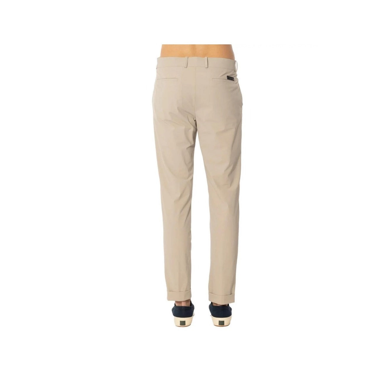 RRD Chino Regular in SURFLEX® antipiega; vita media con elastico e coulisse interna, finitura opaca morbida al tatto e interni con monogramma Razzle Dazzle. Vista posteriore 
