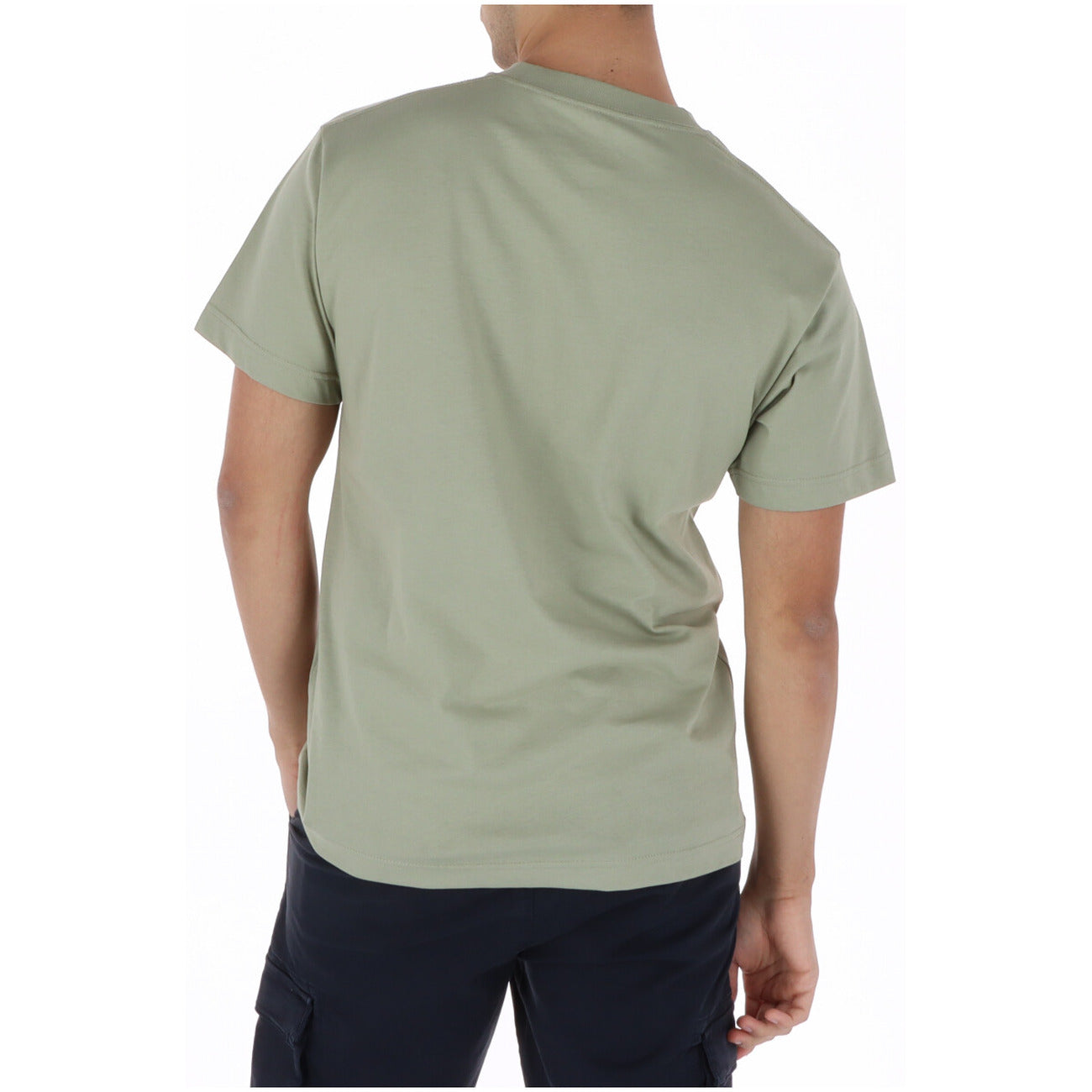 T-shirt Vans Left Chest; 100% Cotone. Logo ricamato sul petto, vestibilità morbida, colore verde. Maglia uomo girocollo resistente e versatile per la PE26. Vista posteriore 