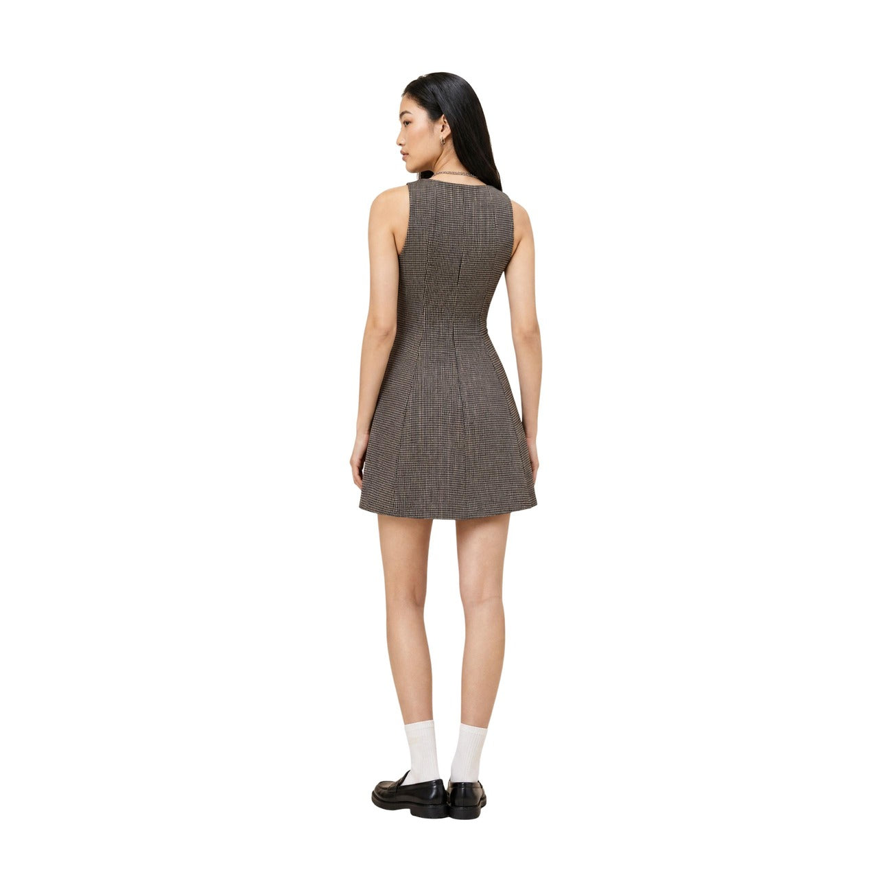 Abito corto nero donna Only Onlazura 15380636. Mini dress smanicato casual chic a quadri in poliestere riciclato ed elastan con punto vita strutturato.