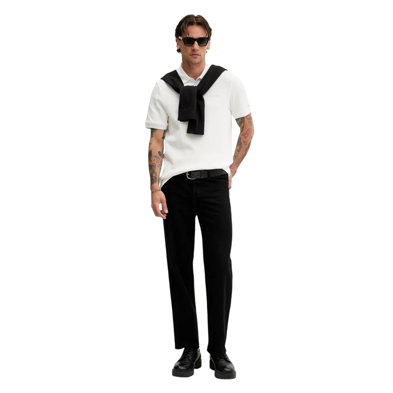 Maglia Mezza Zip Nera Uomo Tommy Hilfiger Jeans; 100% cotone organico ecosostenibile. Collo alto regolabile con cerniera, maniche lunghe e polsini a costine. Piccolo logo ricamato sul petto, stile casual mezza stagione.