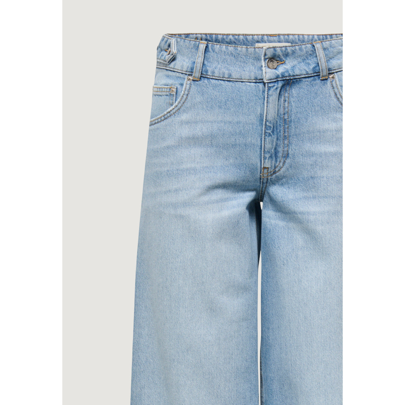 Jeans Only donna chiari Wide Fit 15367859. Jeans a vita media e gamba larga azzurro chiaro Light Blue Denim slavato in puro cotone biologico, 5 tasche con zip e bottone, pantaloni jeans estivi morbidi e traspiranti Only.