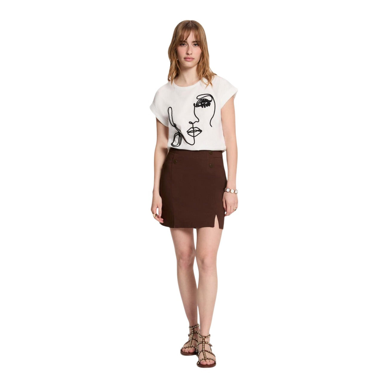 T-shirt Morgan De Toi Djojo; 100% Cotone. Stampa artistica linea continua, vestibilità oversize, maniche risvoltate. Morbida, traspirante e iconica. Stile Primavera/Estate. Figura intera 