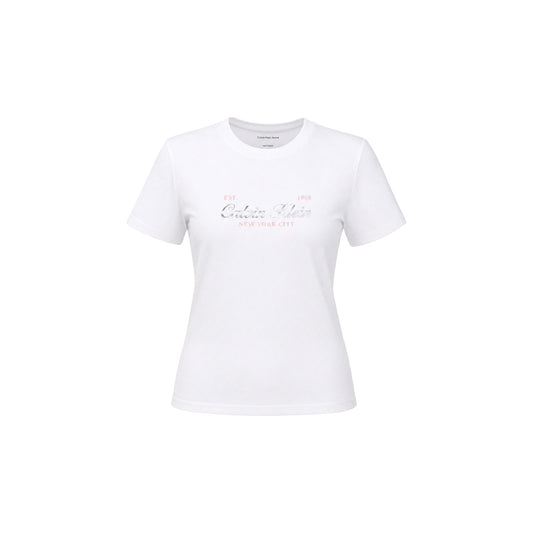 T-shirt Donna Bianca Calvin Klein Jeans; 100% Cotone. Taglio regular fit, maniche corte e scollo tondo. Stampa frontale nera logo 'Est. 1968 New York City', tessuto leggero stile casual-urban. Vista 