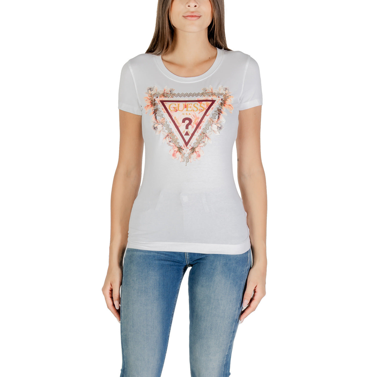 T-shirt Guess FLORALES LOGO donna bianca con stampa maniche corte scollo tondo - vista frontale indossata da modello