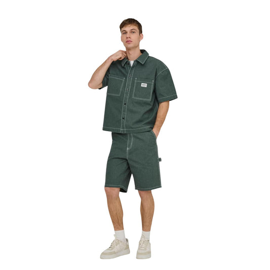 Bermuda Uomo Only & Sons ONSEDGE WORK; Verde. 60% Cotone, 40% Poliestere. Straight Fit, cuciture a contrasto, tasche multiple e anello porta martello. Stile utility Primavera/Estate. Figura intera 