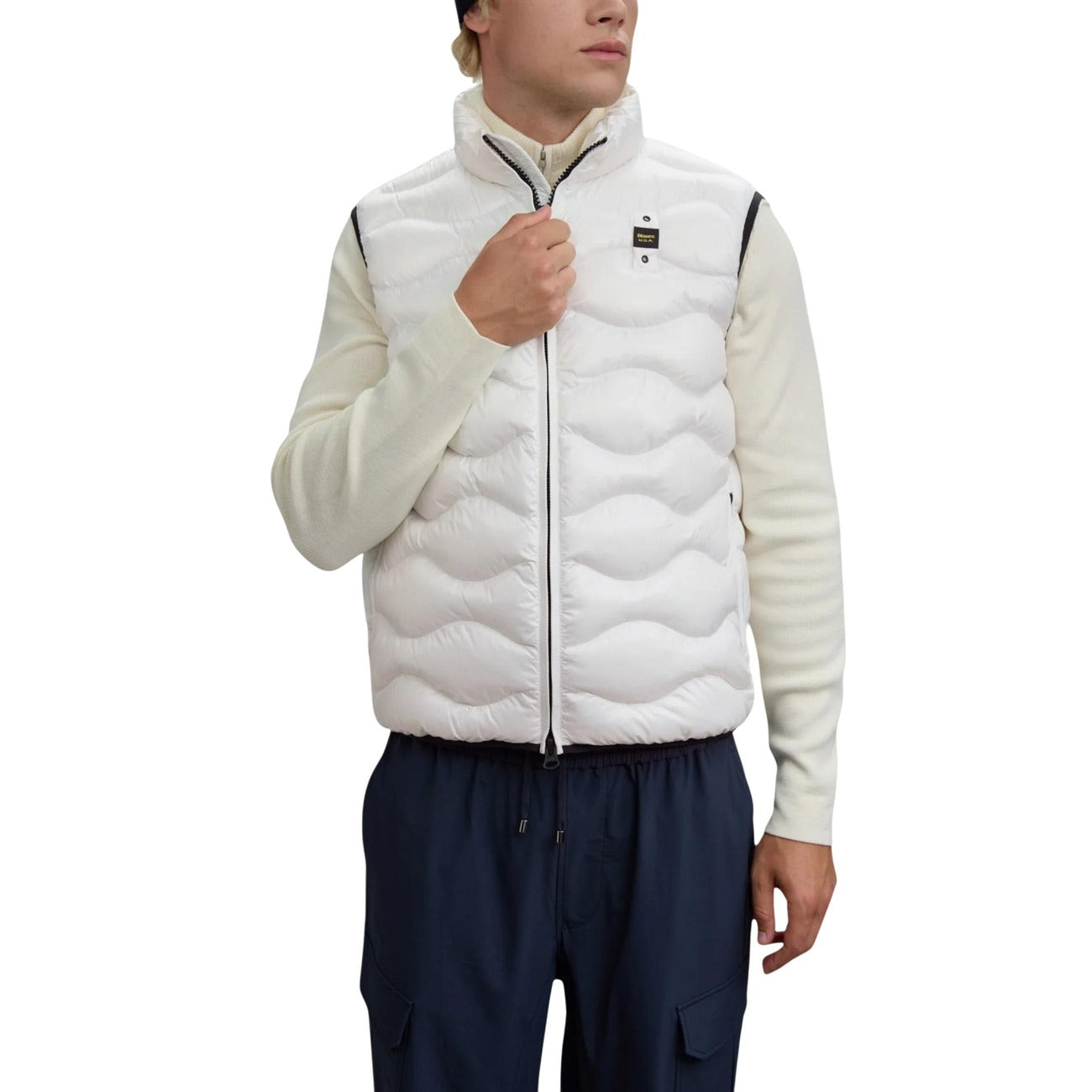 Gilet Blauer DANNY uomo bianco smanicato con cerniera tasche scollo alto 100% poliammide - vista frontale indossato da modello
