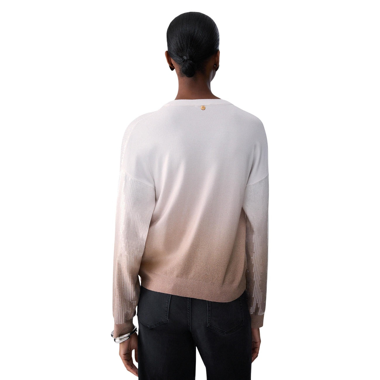 Maglione Liu Jo donna beige scollo V. Pullover elegante in sfumatura dégradé 80% viscosa con dettagli luminosi in paillettes ricamate e finiture a costine per l'autunno/inverno.