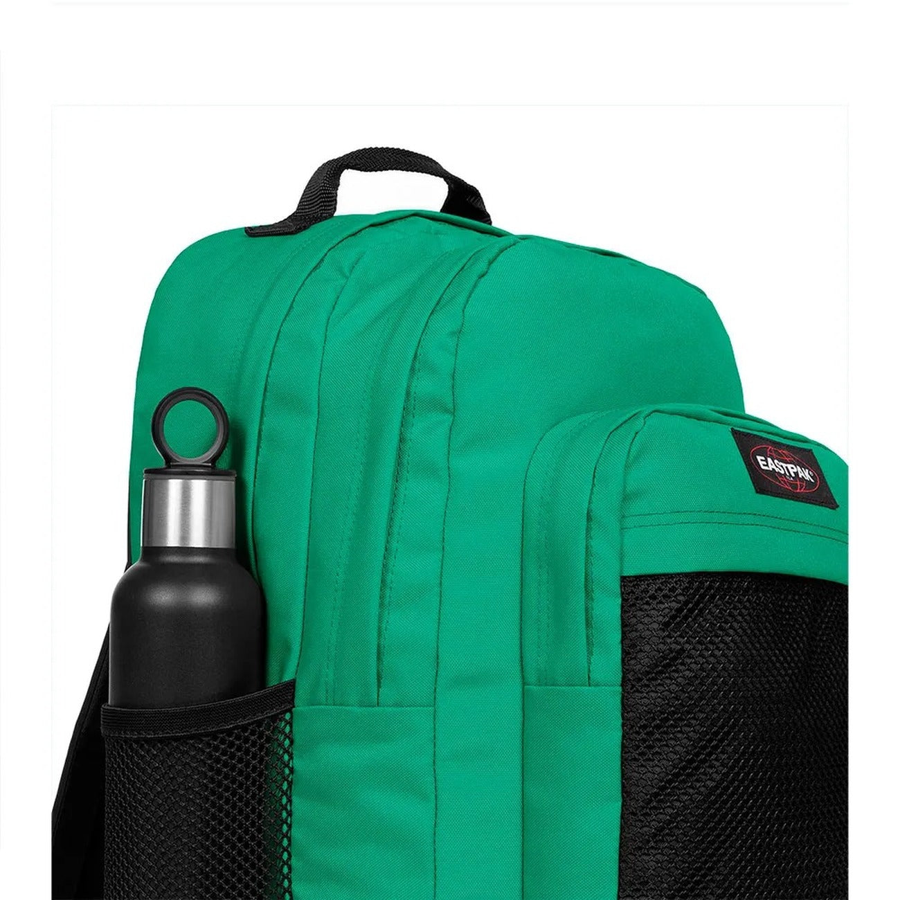 Zaino Eastpak verde; Dimensioni 29x44x28 cm. Doppio comparto con apertura a U, tasca laptop 16 pollici e portaborraccia. Organizer integrato e schienale trapuntato, stile casual-studio. Vista Laterale 