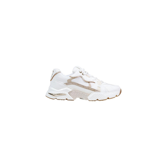 Guess sneaker runner CARRLI Runner in simil pelle. Punta tonda. Altezza para 4 cm.
Chiusura con stringhe.
Inserti laminati. Scritta logo lato e retro.
Composizione tomaia: 60%Polyester, 40%Poliuretano. Sottopiede e fodera interna in tessuto.
Suola in gomma termoplastica.