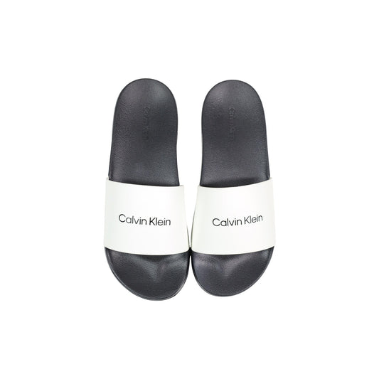 Ciabatte Black & White Calvin Klein; 100% TPU. Fascia con logo a contrasto, suola sagomata ergonomica, leggere e resistenti all'acqua. Il classico contemporaneo per il guardaroba maschile. Dall’alto 