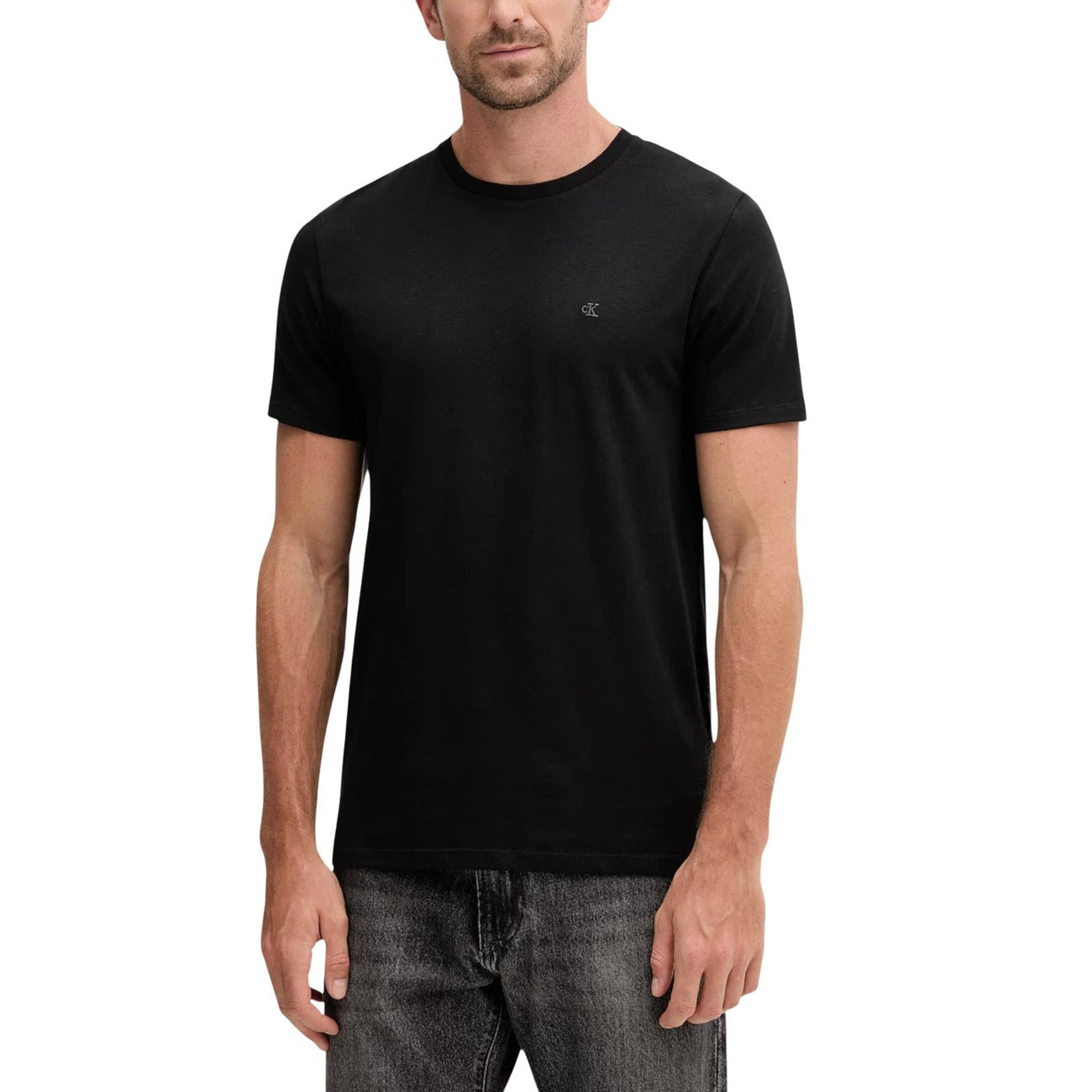 T-shirt stretch uomo Calvin Klein LV04LC240G; 95% cotone, 5% elastam, logo CK ricamato. Taglio classico, vestibilità flessibile. Colore nero. Vista frontale 
