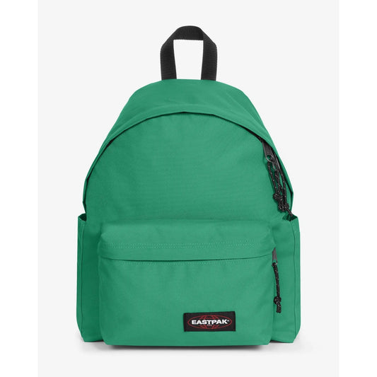 Zaino Eastpak Padded Pak'r Tech verde; 40x30x18 cm. 100% nylon idrorepellente, scomparto imbottito laptop 14" e tasca posteriore antifurto. Doppie tasche laterali e spallacci imbottiti regolabili. Vista Frontale 