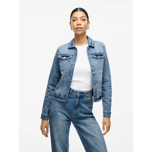 Giacca Denim Donna Azzurra Vila Clothes; Tessuto traspirante in cotone organico e poliestere con chiusura a bottoni. Tasche sul petto e anteriori, colletto classico e maniche lunghe, stile casual primavera-estate. Frontale 