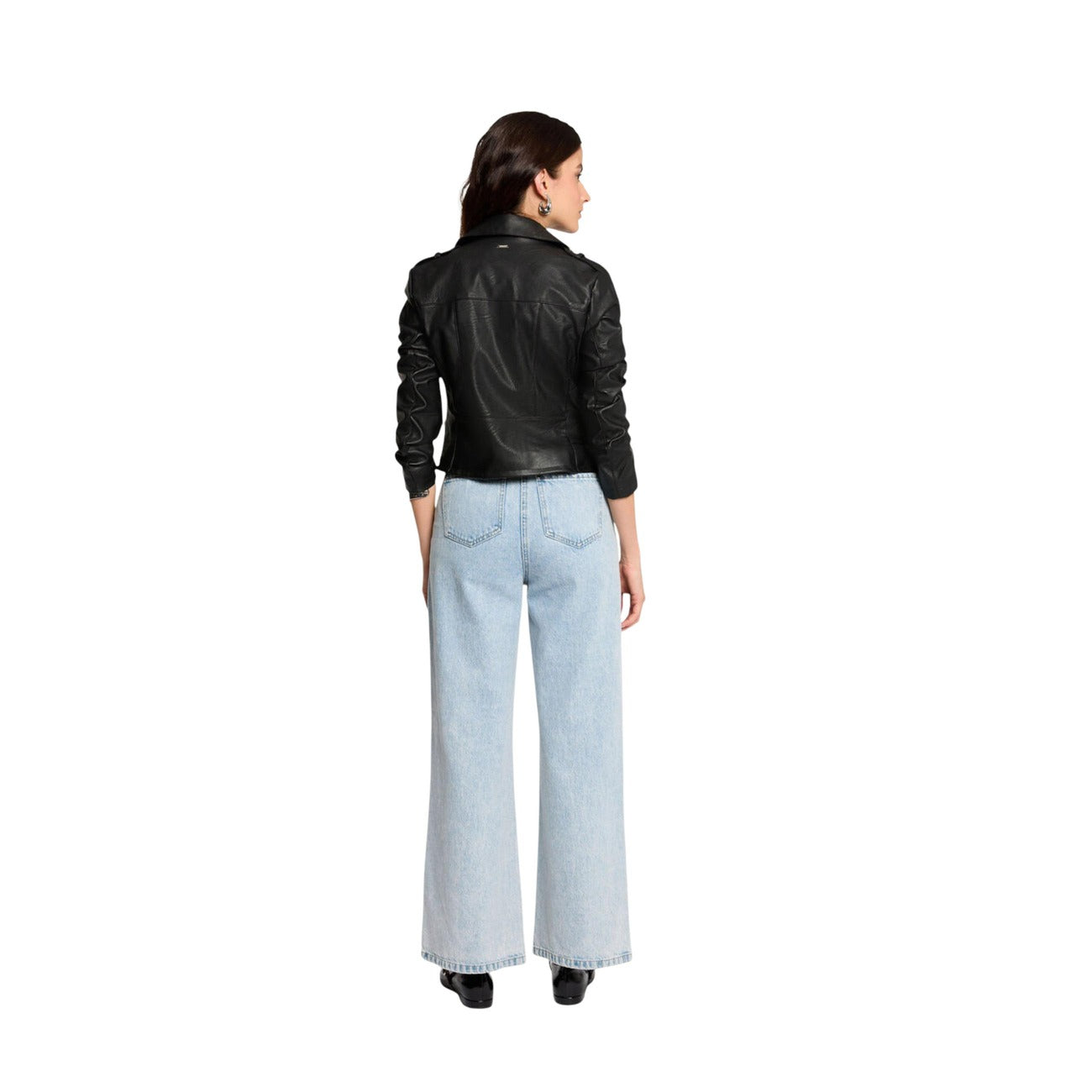 Giacca biker nera Morgan De Toi 202-GRAMMO.N. Giubbino chiodo corto da donna in ecopelle nero con cerniera zip asimmetrica, dettagli metallici e vestibilità sagomata, giacca di mezza stagione.