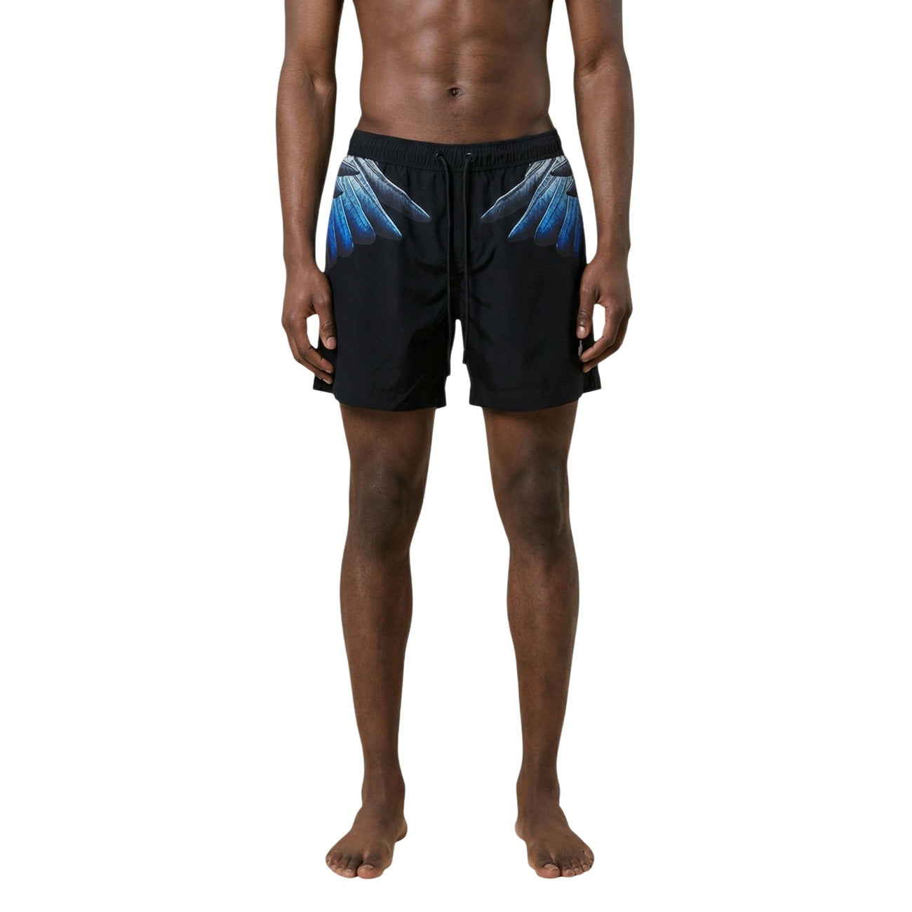 Costume Boxer Mare County of Milan Wings; 100% poliestere, stampa ali iconica, coulisse, tasche laterali. L'essenziale streetwear per la tua estate. Vista frontale 