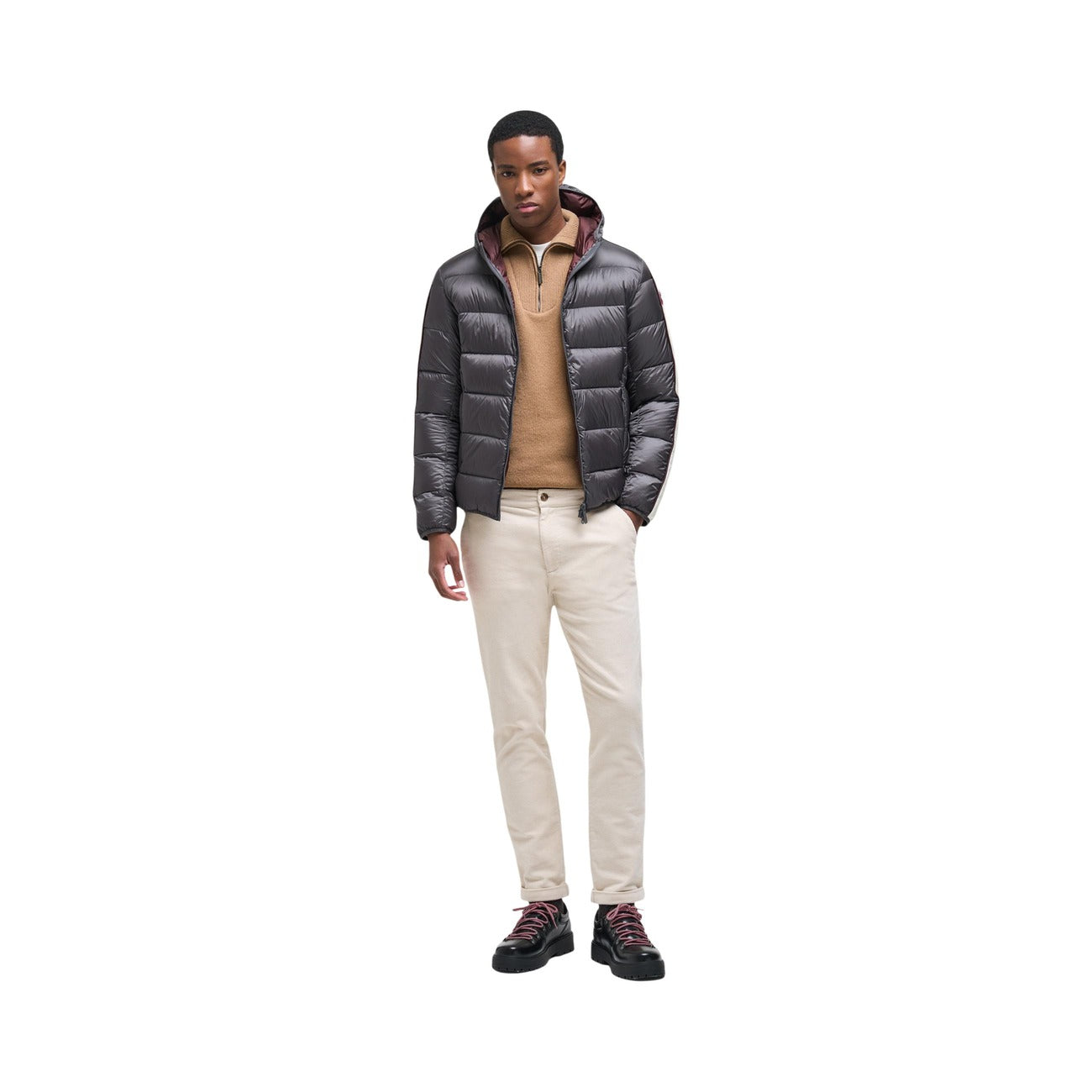 Piumino Colmar uomo grigio Heritage. Giaccone invernale bicolore idrorepellente con cappuccio, imbottitura in piuma d'oca naturale certificata RDS, tessuto riciclato e patch logo Colmar in feltro.