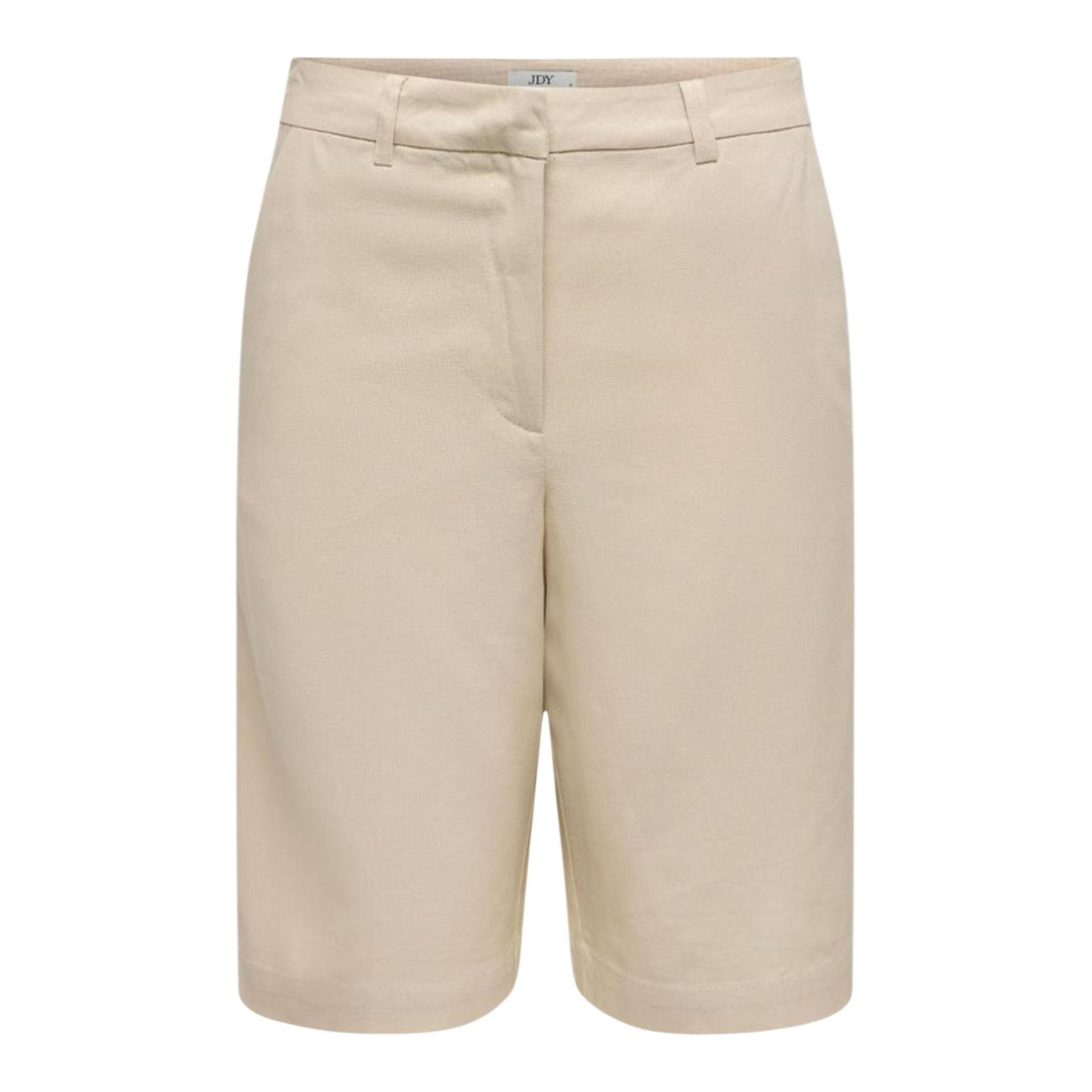Bermuda JDY Jdynaomi Beige; 75% Viscosa, 25% Cotone. Taglio dritto sartoriale, vita regular, tasche laterali. Tessuto leggero e traspirante, ideale per ufficio e tempo libero. Stile casual raffinato. Frontale stesa 