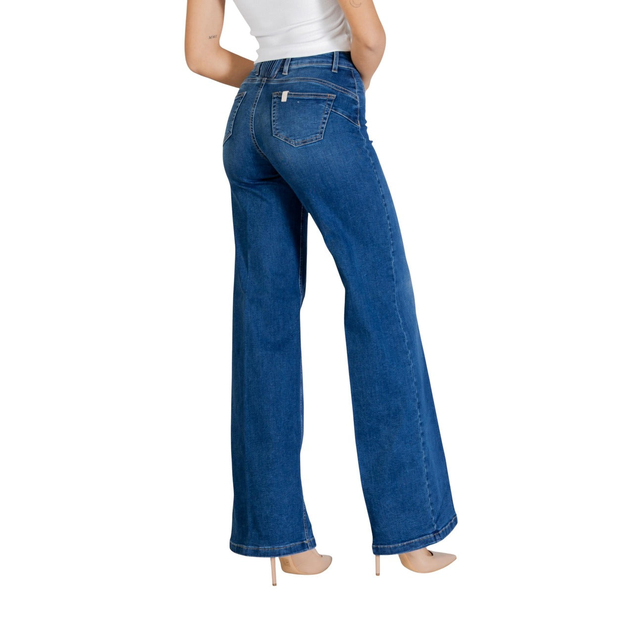 Jeans Flare Liu Jo Bottom Up; 98% Cotone, 2% Elastam Blu. Vita alta, gamba a zampa, vestibilità modellante. Denim donna 4 stagioni, elegante e stretch. Vista posteriore 