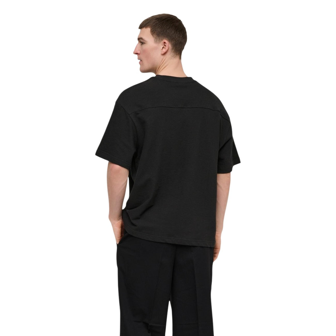 T-shirt nera Only & Sons Onslenny Ovz, vestibilità oversize in 100% cotone, maniche corte e linea ampia; capo basic essenziale per uno stile maschile moderno. Vista posteriore 