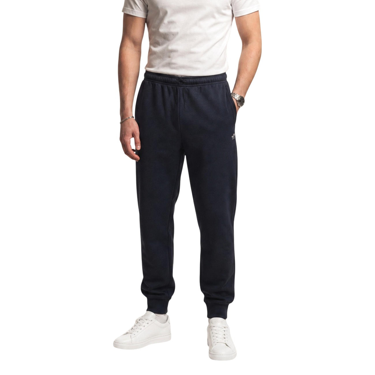 Pantaloni tuta The North Face uomo neri modello M EVO SD REG JOGGER. Pantalone jogger felpato invernale nero con polsini alle caviglie, elastico in vita e tasche stile sportivo, streetwear e da allenamento.