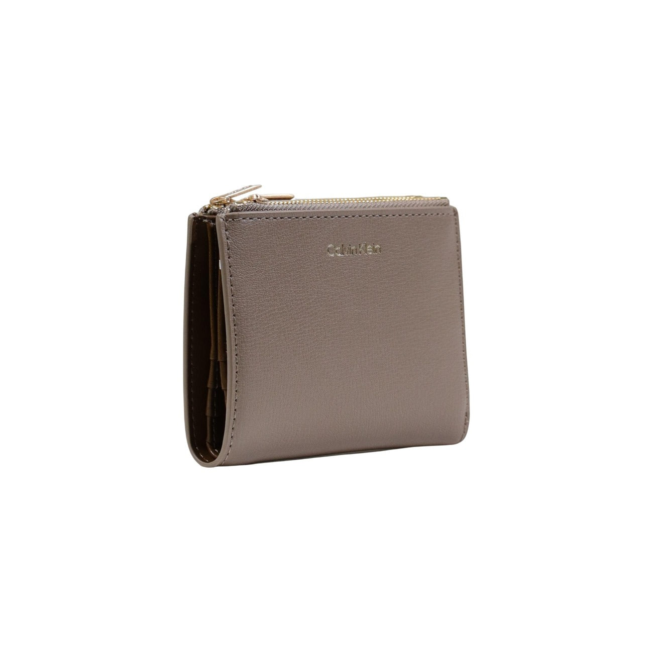 Calvin Klein Foil Logo Dbl Zip Wallet; beige, 100% poliuretano, doppia zip, logo in rilievo. Il portafoglio medio spazioso e moderno per la donna dinamica. Vista frontale laterale 