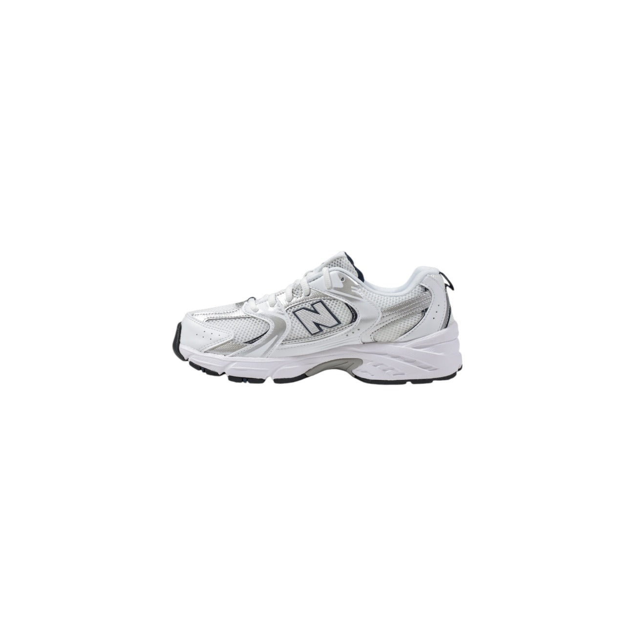 New Balance 530 JR; sneakers unisex in mesh e sintetico, stile sportivo iconico e calzata traspirante. Perfette per il tempo libero e uno stile fresco e dinamico. Vista laterale 