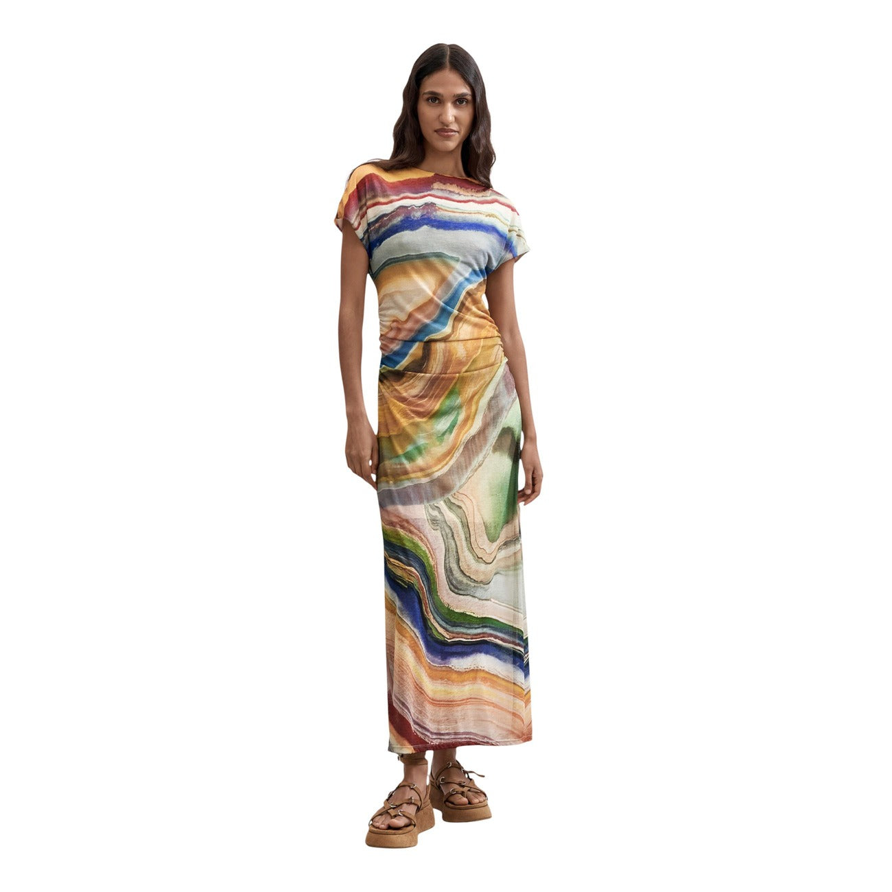Abito Desigual donna midi multicolore modello VEST_ZAGREB a linee ondulate. Vestito estivo in maglia leggera a maniche corte stampato stile colorato, allegro, casual e urban chic. Vista frontale intera 