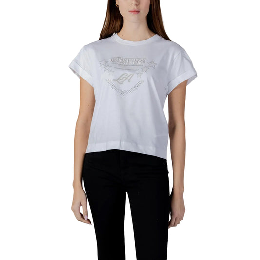 T-shirt Guess Bianca Stars & California; 100% Cotone. Stampa frontale con logo e stelle, maniche corte, vestibilità regular. Capo leggero e traspirante per la stagione Primavera/Estate. Vista frontale 