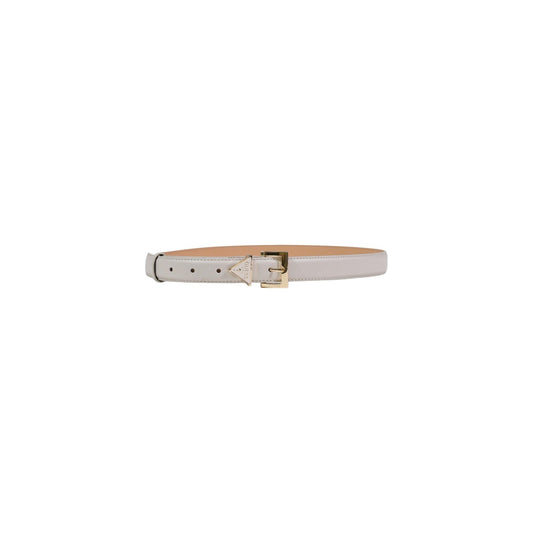 Cintura Guess Noelle II; Altezza 25 mm. Fibbia metallica logata, regolabile, finitura liscia. Accessorio donna elegante e versatile Colore beige vista frontale 