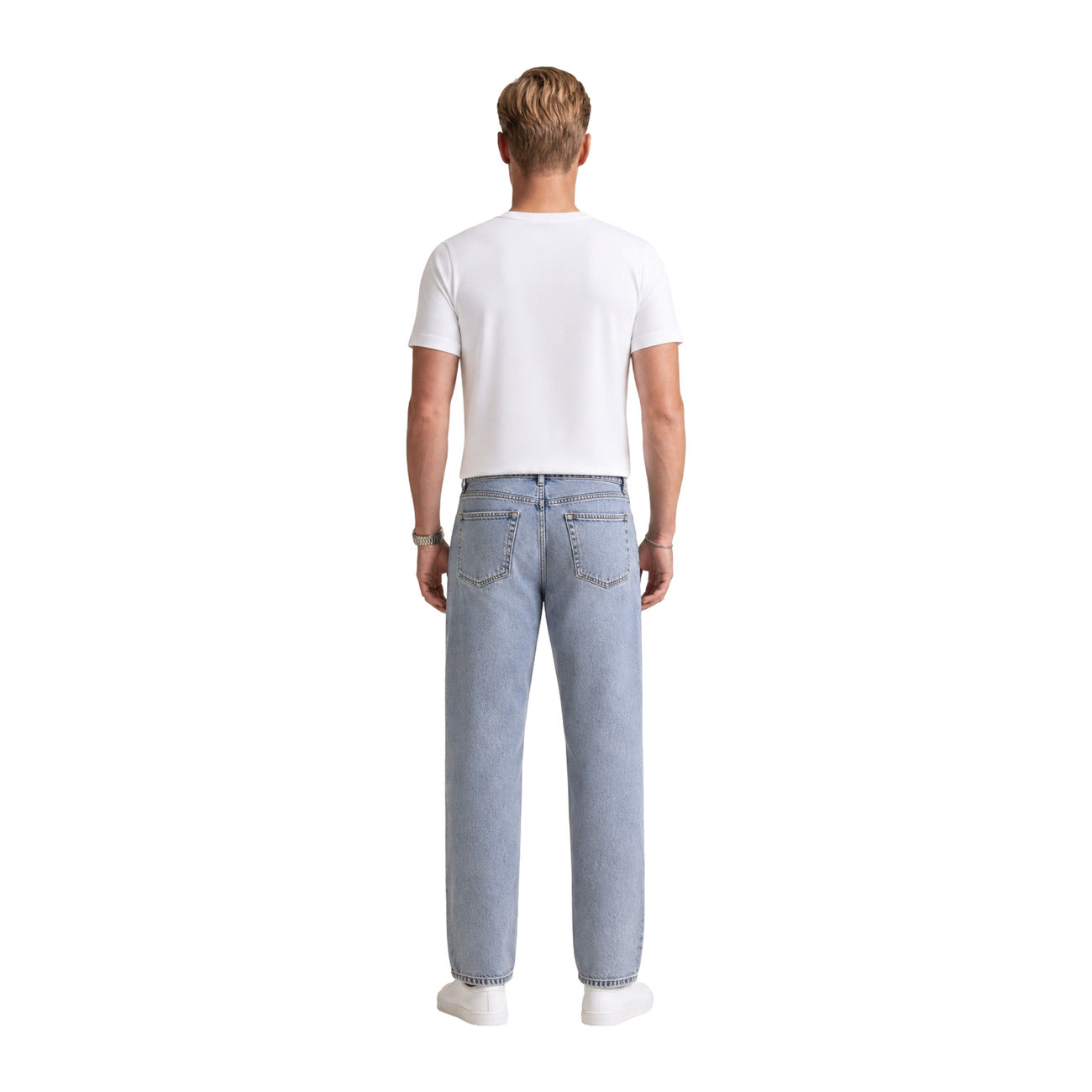 T-shirt Bianca Uomo Calvin Klein Jeans; 100% Cotone, maniche corte, scollatura a girocollo con logo sul petto. Tessuto leggero e traspirante, stile casual e intramontabile per ogni stagione. Vista posteriore intera 