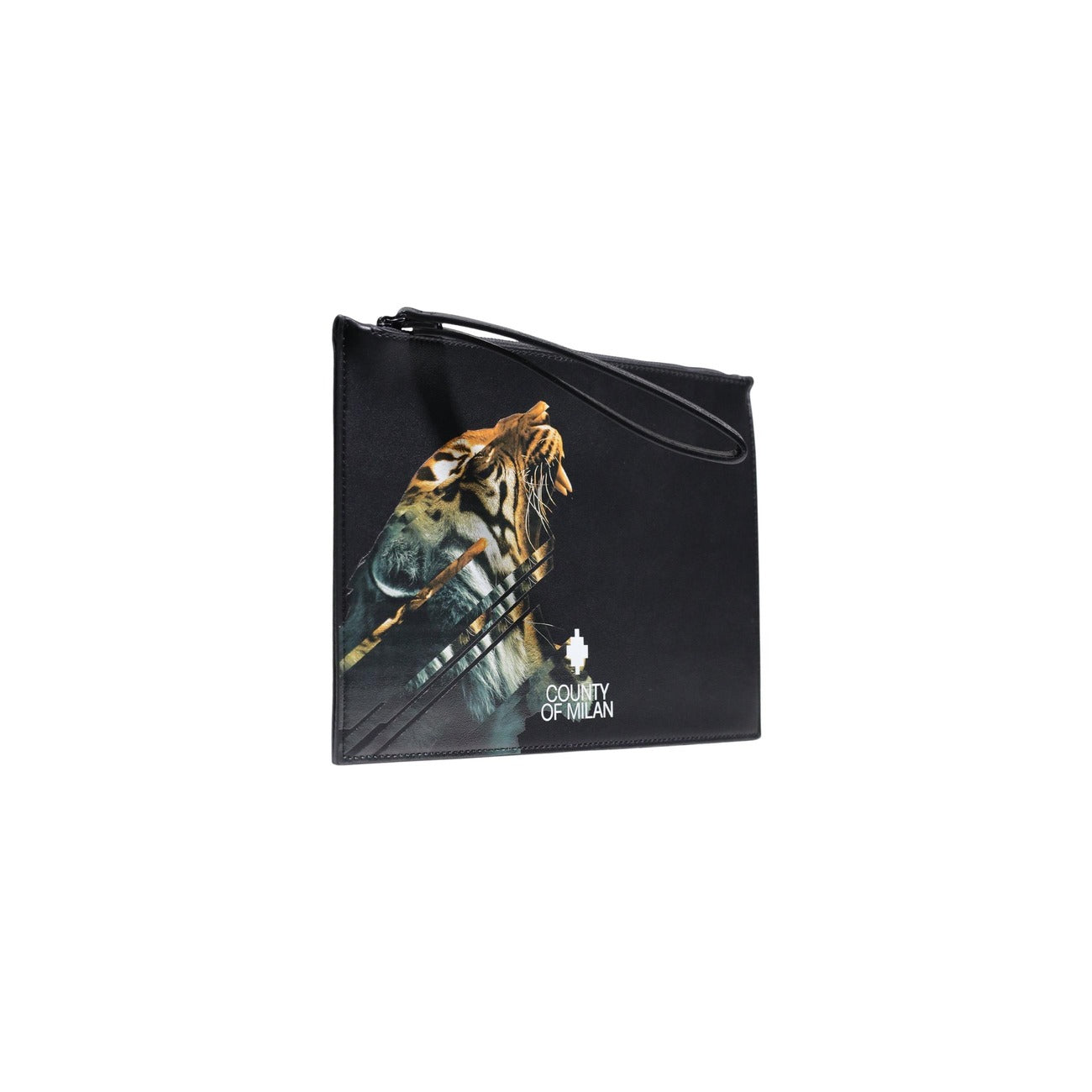 Pochette Marcelo Burlon El Comas; ecopelle nera, stampa tigre, chiusura zip. Polsiera inclusa, logo a contrasto, accessorio uomo luxury street.