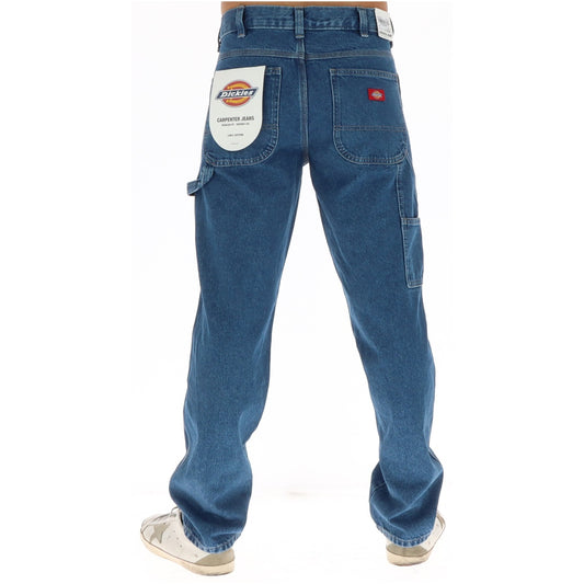 Jeans da lavoro da uomo Dickies in denim di cotone blu slub, vestibilità regular con gamba affusolata, tasche laterali inclinate, passante per martello, taschino portautensili ed etichetta con logo sul retro.